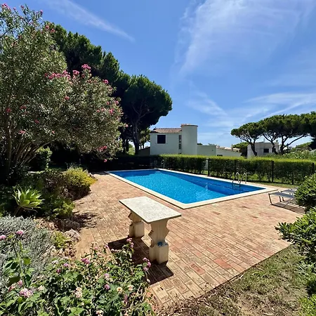 Vila Vintage With Pool By Homing